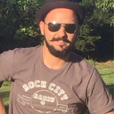 sou Thales Flores, Dentista, especialista em Implantes orais, e especializando em Orto e muitas outras coisas que não caberiam escrever nessas entre linhas!