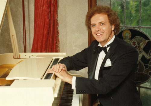 As a pianist, composer and entertainer, I touch people's hearts with my music!