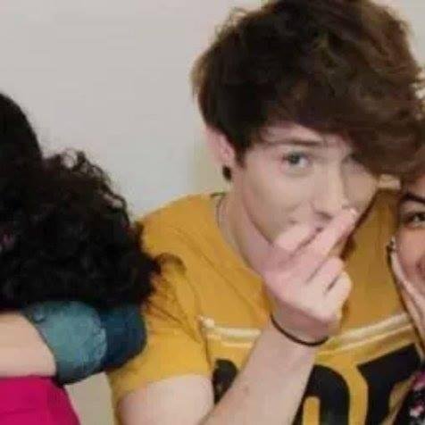 Arquitecta Sin Capacidad De Diferenciar Hormigon De Cemento,Media Bipolar,Media Dulzona, media cantante y completamente CODER., QUE VIVA LA LECHE DE LOS CEDES!!