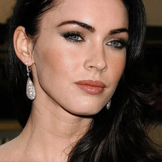 Official twitter of http://t.co/TqbE3X16RN - for all your Megan Fox needs daily!