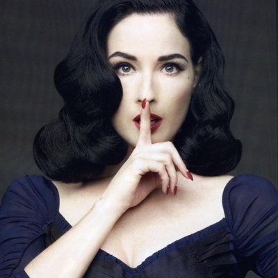 PaintMyRoseRed's profile picture. “Oᖴᖴ ᙎITᕼ YOᙀᖇ ᕼᙓᗩᗪ.”