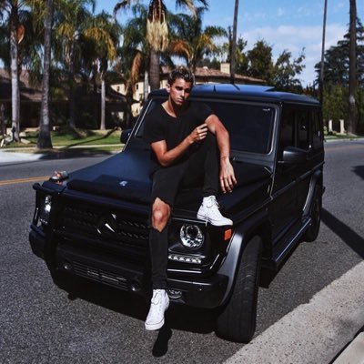 Thomas_RVH's profile picture. @LJamesxRVH