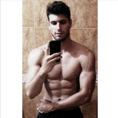 22. Film Director.Bi.Soltero buscando su media naranja.No todo en esta vida es responsabilidad,también hay que divertirse ~ #FreeRol #SexRol Rol en TL o DM