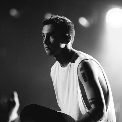 follow @tylerrjesoph because she gave you this free follow