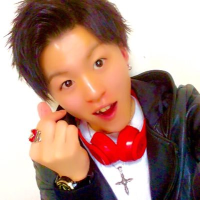 山口県で路上ライブの活動をしているTSUYOSHIくん→本垢のアカウントにもフォローお願いします！@PON1224_sk8ツイキャスやtwitterなどで歌を流しているのですごいな、うまいなと感じ、応援したいと思ってくださった方は是非フォローお願いします。