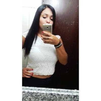 É difícil manter minha alma nessa terra.
instagram: eillarissa