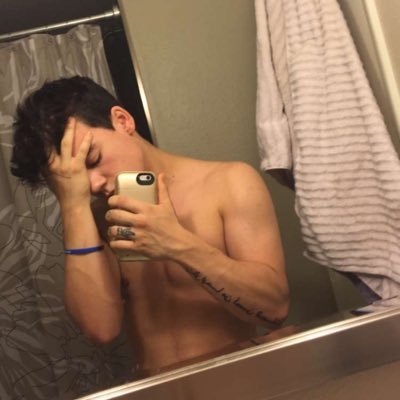 ashtonrpghvg's profile picture. bi