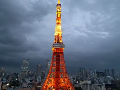 devriem's profile picture. Astrophysicist, quant, art lover