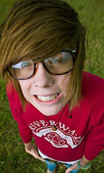 Christofer Drew Needs More Fans(: Hes my idol i love him so much(: i want to make #teamchrisdrew a TT (: