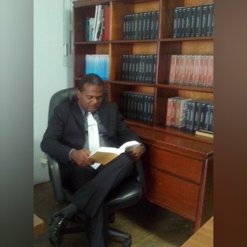 MarinoAntPerez's profile picture. Lic.En Relaciones Internacionales y abogado