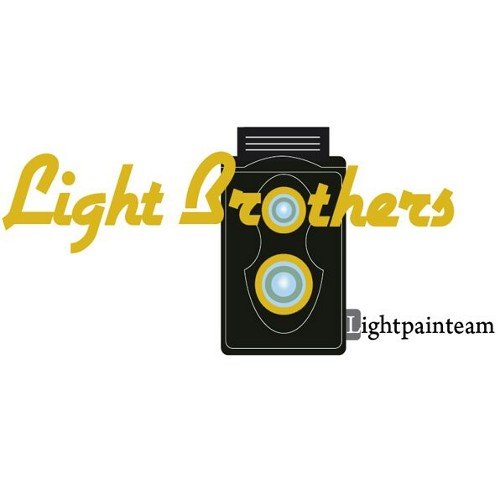 Equipo de fotografía nocturna y lightpainting formado por Adrián y Yago Iglesias