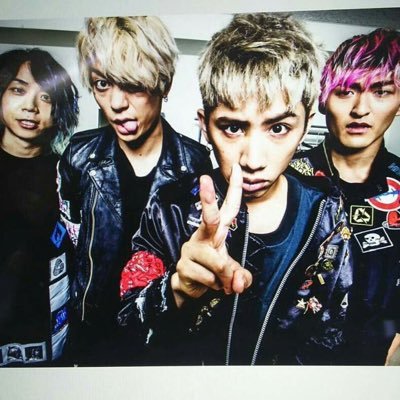 ROCK好きの高校生です！ONE OK ROCK／My first story/The oral cigarettes などなどたくさん聞きます。気軽にフォローお願いします。 ONE OK ROCK⇦原点。ONEOKROCK渚園初日参戦！