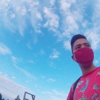 NadOmaq's profile picture. 