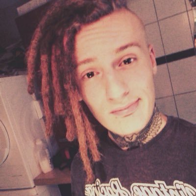 aurelien270668's profile picture. dreads