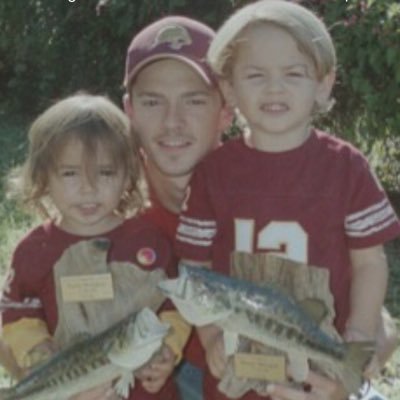 bobcatdad32's profile picture. 👁💜🏀
FYI...there is no ☁, it's just some1 else's 💻!