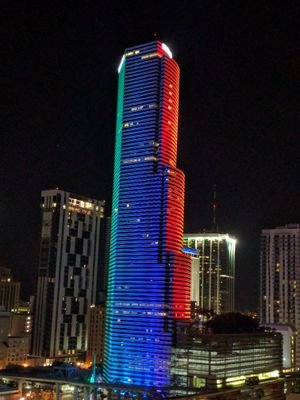 MiamiTower's profile picture. I'm a building and my light changes, so I'll try to show them here