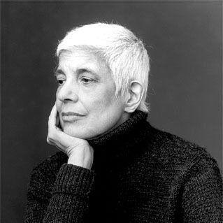 Suzan_Sontag's profile picture. 예술평론가, 소설가, 수필가, 극작가, 연극연출가, 영화감독, 사회운동가. __Susan Sontag, 『문학은 자유다』, 원제 : At The Same Time, 이후 출판사 (2007)