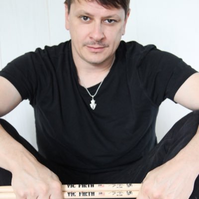 Official Ray Luzier twitter• drummer for KoRn• Jonathan Davis • KXM• Army Of Anyone• David Lee Roth• decades of sessions & worldwide tours