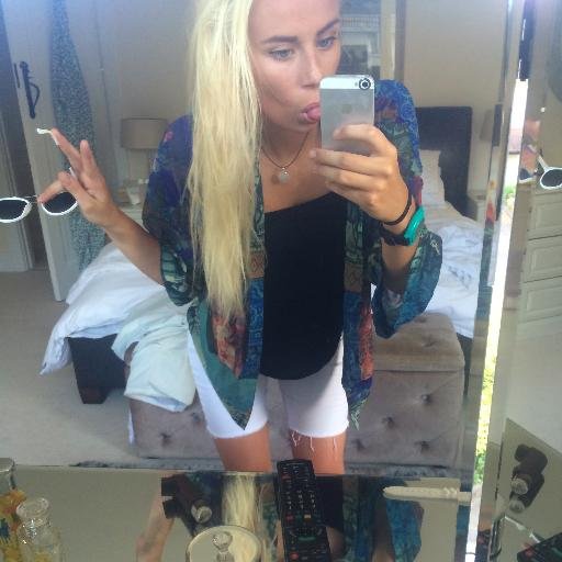 Christie_k98's profile picture. Most things i say, don't make sense.