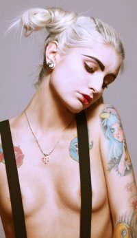 EvkaRox's profile picture. Odd. Fluid. Dude. Babe. Pure Rock'n'Roll. See?