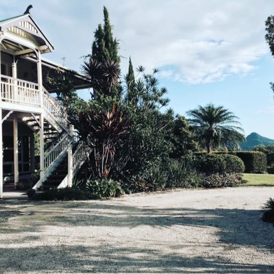 Quirky chic high-set home with some of the most beautiful hinterland views in Byron Shire:) perfect for your tailor made retreat, intimate event or wedding.