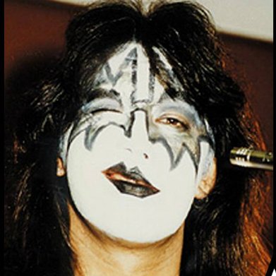 ❤Jess/15/Outcast/Friendly! Shy Kiss fan Happy with the best boyfriend. ♠️Ace Frehley rocks! He took me to space and hypnotized me!♠️ Accroches-toi a ton reve!❤