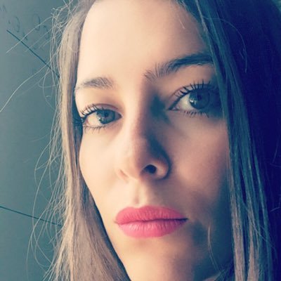 Feminista, mamá y medio inventada. No le sé bien al tuiter.