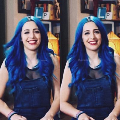 mi ídola es una chica que está loca y  persiguiendo su sueño acabó con el pelo azul.