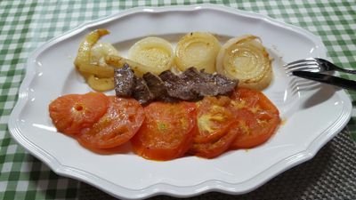 ogamy82's profile picture. 주말이면 영화를 즐겨 보고, 시간 나면 이런저런 책도 보고, 땀으로 목욕하는 것도 좋아하고. 
젤 좋아하는 건 소주 한잔~