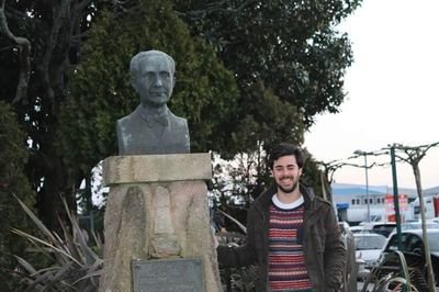 Paporrubioclaro's profile picture. En processo de maturaçom; estudante a tempo parcial entretanto. Fã do Deportivo, da festa rachada e d@s amichis. Indie de pau. Galego de pro. Teenage riot.