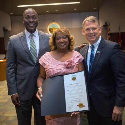 divadolledup's profile picture. 