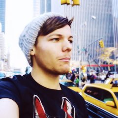 CatchMcIfYcuCan's profile picture. ❝You abandon all hope when you enter this god forsaken place.❞ Son of Jack O'Chica | British | 19 | FNAF