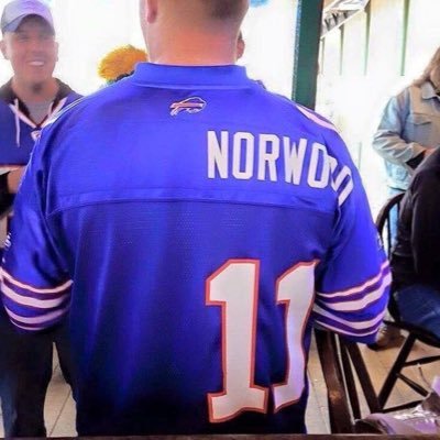 capeescapeduo's profile picture. Hi! We are a Massachusetts couple exploring the lifestyle and looking to escape the everyday stresses of life for fun times with fun people.