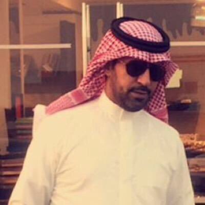 اسلوبي غريب احياناً .! اغيب كثيراً ولا اسأل ''' اشتاق ولا اخبر احداً بذالك..! ف ( لا شيئ يستحق )