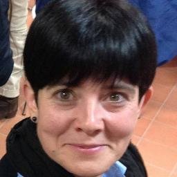 Mamma e imprenditrice, curiosa, creativa e allegra.