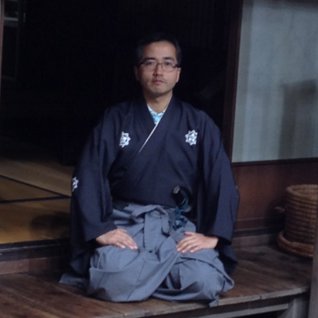 Brisbane's Japanese teacher📚|Film lover🎬|Philosophy & Education fan💡|AI Artist 🎨|Making learning fun. As a poet, I capture life in 5-7-5 haiku.