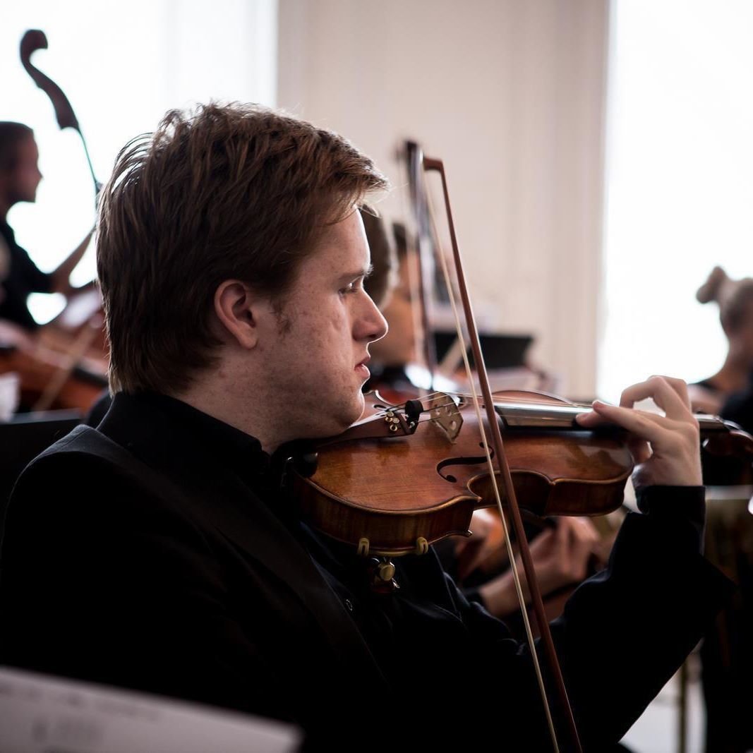 I am a danish musician, studying on the danish academy of music. I like to hang out with friends, play badminton, sail, grab a cold bear on a warm day ;)