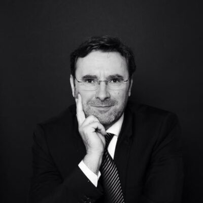 DRH expert retail distribution curieux des enjeux liés à la transformation des organisations et de la relation au travail.
