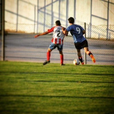 Fácil de llegar a mi pero difícil mantenerse. Amante del fútbol, cine y de la música.                Fiel al número 9.