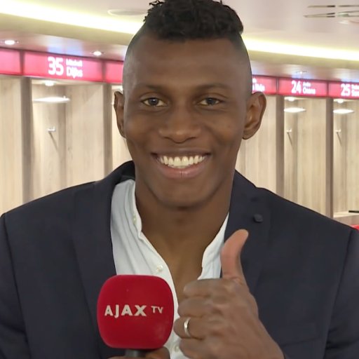 Vingers gebald en duimpie omhoog. Mateo Cassierra is een tevreden Colombiaan. Volg hier de collectie van al zijn duimpjes omhoog 👍
