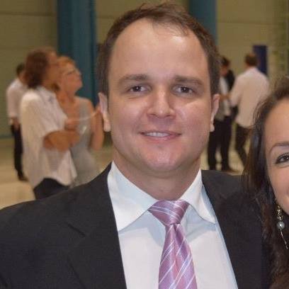 Papai da Marina, fundador da Agência Ready, programador, apaixonado por tecnologia e aprendiz de culinária!