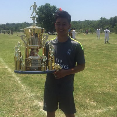 SuperDuperLalo's profile picture. •My family •Soccer •HalaMadrid