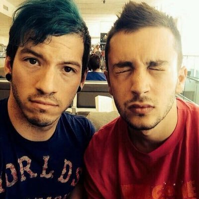 Sø excuse us while we sing tø the sky --- @tylerrjoseph