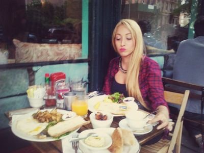 Mari_Cmnt's profile picture. La curiosidad mató al gato...pero murió sabiendo