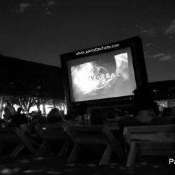 Sistemas de Cine al Aire Libre
Lleve la magia del cine a lugares insospechables, la mejor manera de atraer la atención del público