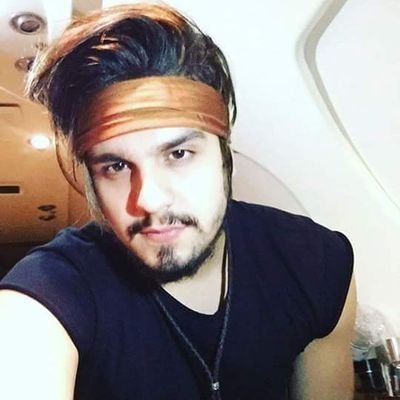 Meu coração deseja apenas sentir a força do seu abraço  @luansantana ♡ (realizado 20/03/15) Maringá Pr
 Snap:jackevaleze