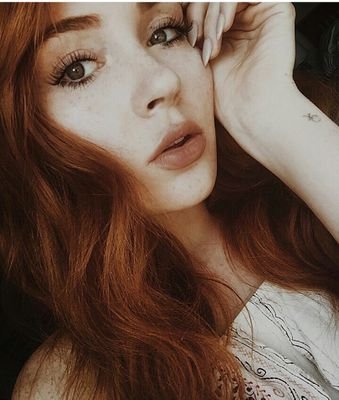 17 ⭐Pequeña pelirroja de la familia Weasley ,que le gusta divertirse y conocer el mundo.•Bi•#Gryffindor #FreeRol