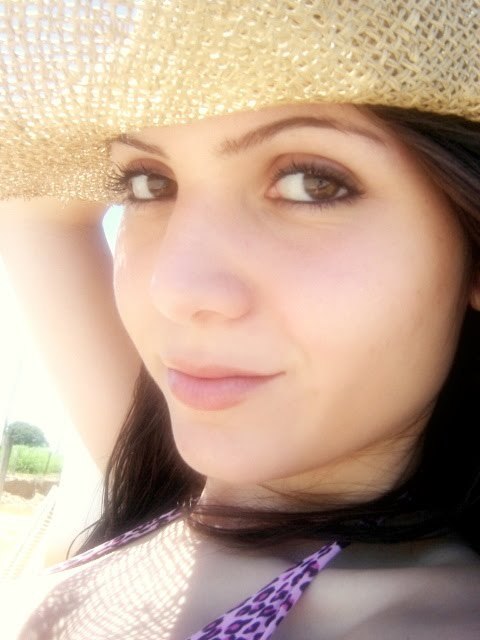 O simples me faz rir, o complicado me aborrece ;*
