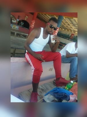 If you follow me give me a shout out for a follow back, if you dont i wont follow. im just a simple yute with ambition trying to enjoy life. #teamjamaica