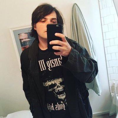 Pienalina's profile picture. I tweet stuff sometimes                                        my tumblr is @/pienalina and my instagram is @/sugoi_river.person